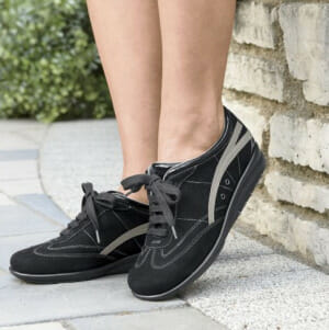 Aerosoles The Aerosole comfort starts from the bottom up, and you will always know an Aerosoles shoe by their unique Diamond flex sole found on every pair. The design absorbs impact and disperses pressure with every step. These diamonds are designed to work like tiny shock absorbers. They soak up impact from the harsh ground. Eliminate friction – for a smooth, comfortable stride.