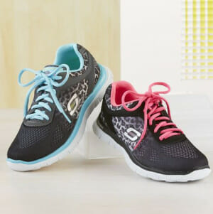Lace-up tennis shoes in black and pink or blue and black