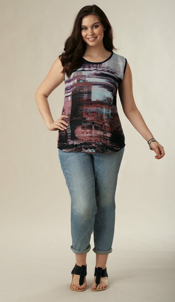 tops that hit just at your hips are great to create slimmer-looking legs. 