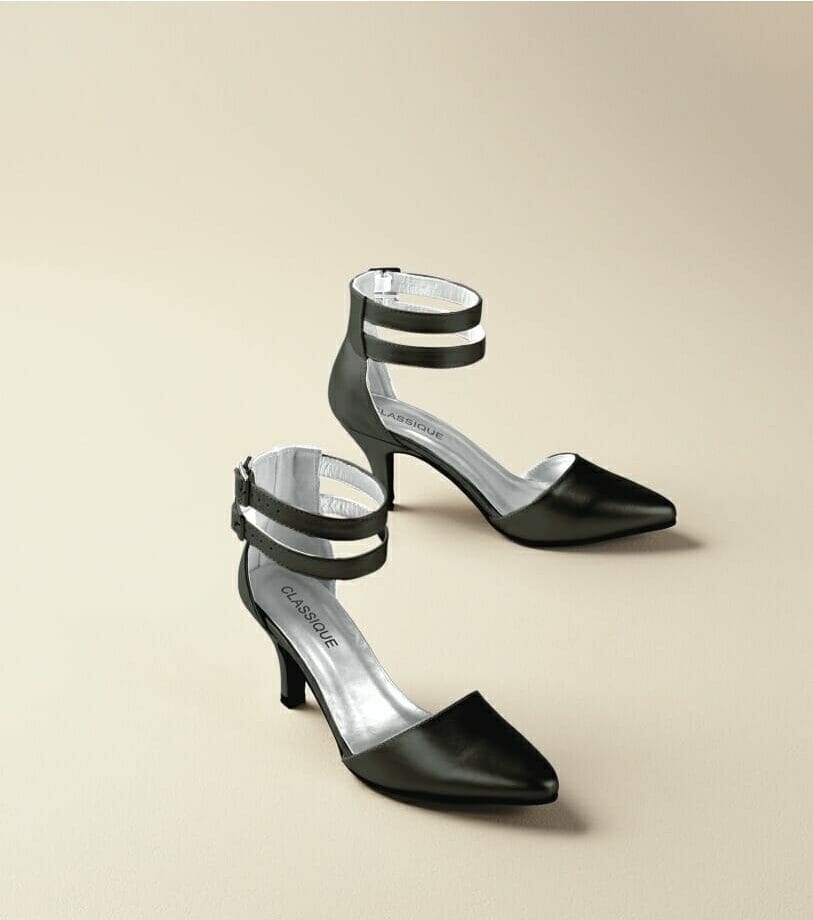 Black Classique pump.