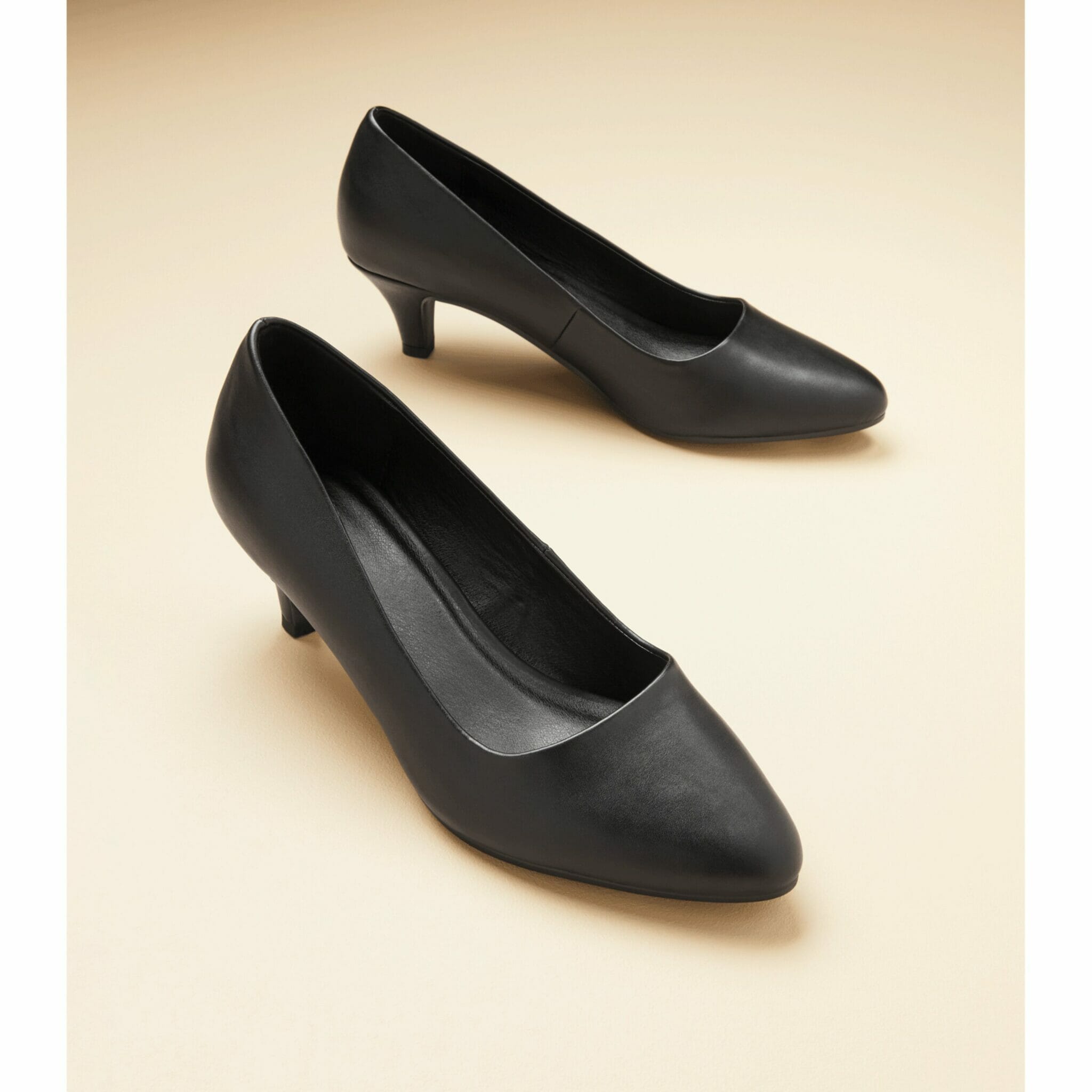 Black pumps