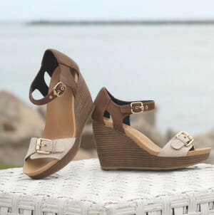  For higher wedges, look for a pair with supportive straps that will attach the shoes firmly to your feet.