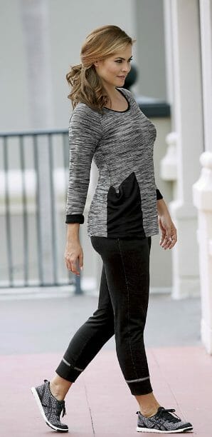 woman wearing stylish activewear 