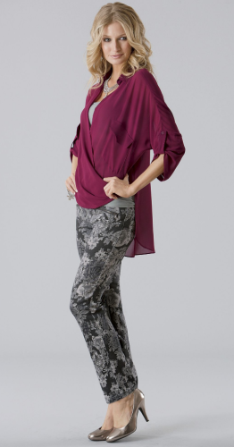 Woman in gray floral skinny jeans, metallic pumps and burgundy tunic