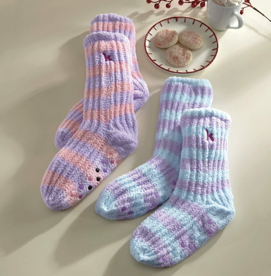 2 pairs of fluffy socks