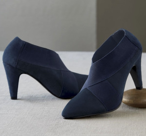 Blue suede heel with elastic bands