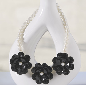 Black and White Flower Necklace